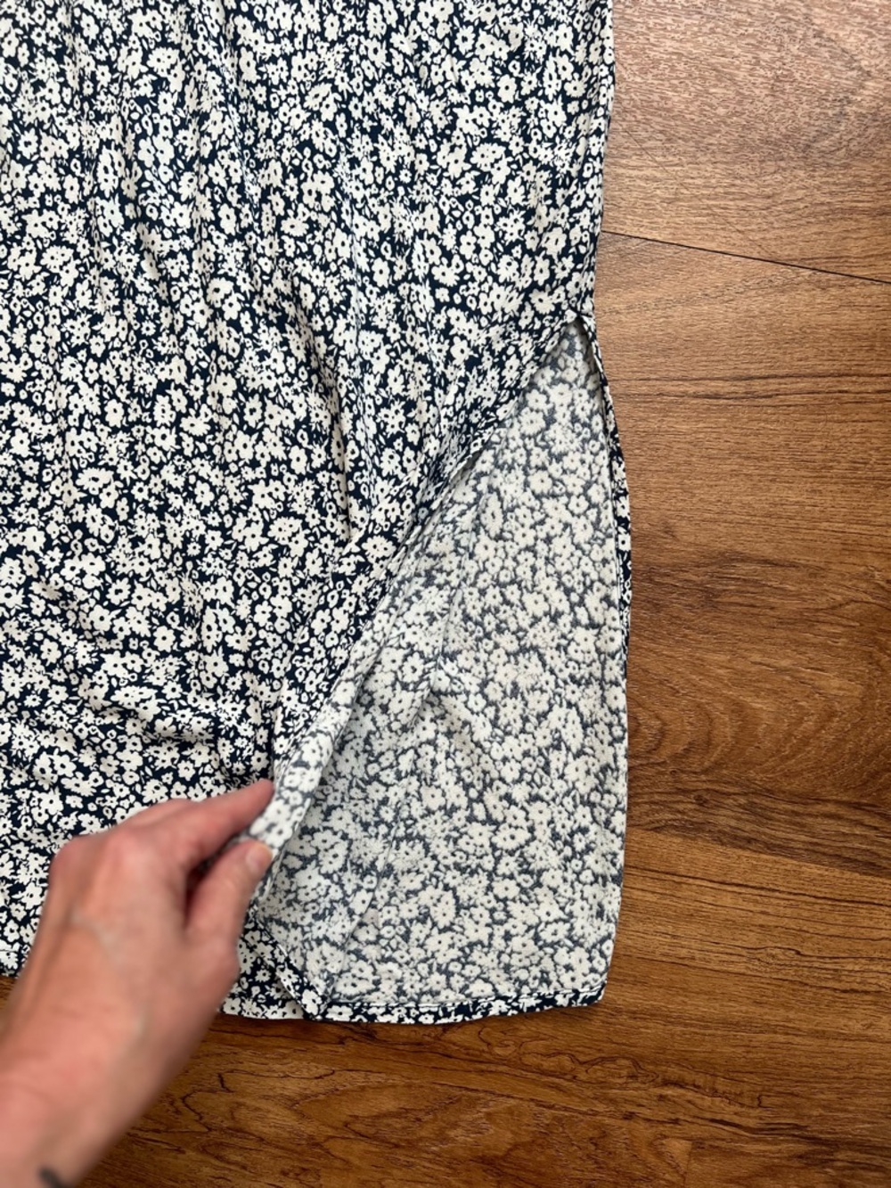 Old Navy Navy Blue Floral Midi Skirt Boho Lightweight Flowy Spring Summer Size L - Picture 4 of 9